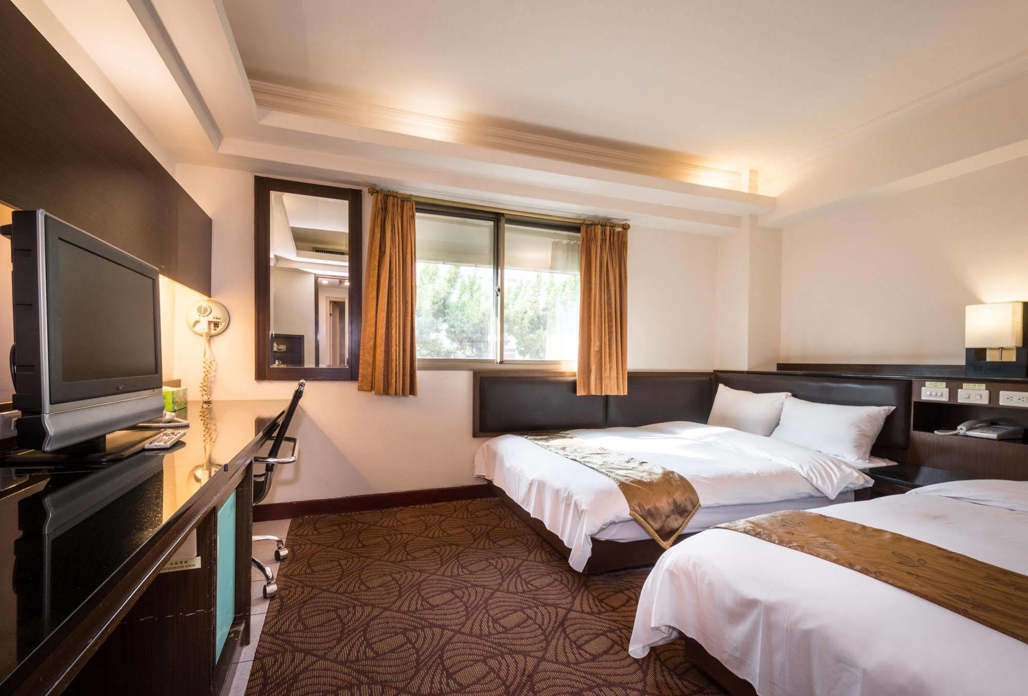 The Enterpriser Hotel Taichung Exterior photo
