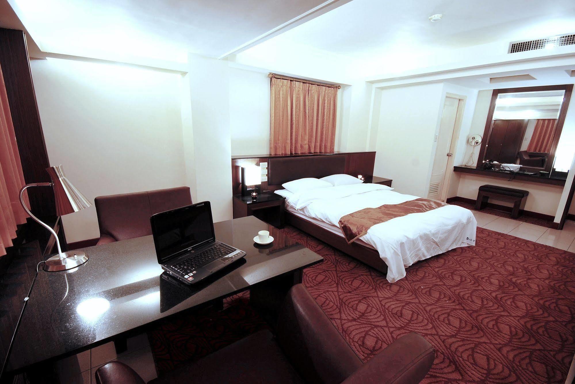 The Enterpriser Hotel Taichung Exterior photo