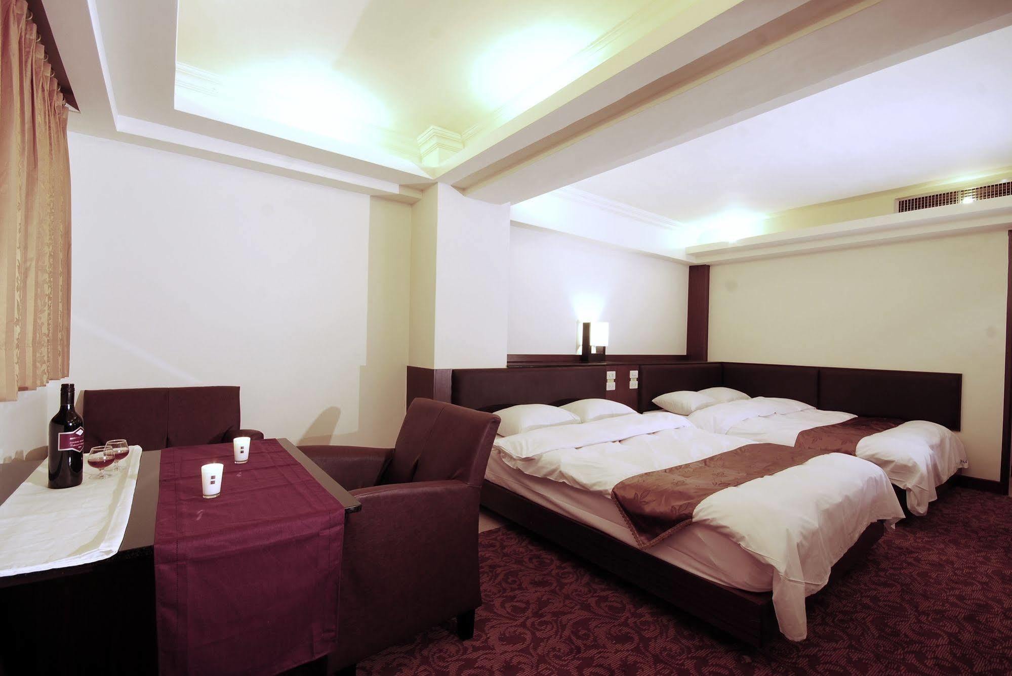 The Enterpriser Hotel Taichung Exterior photo