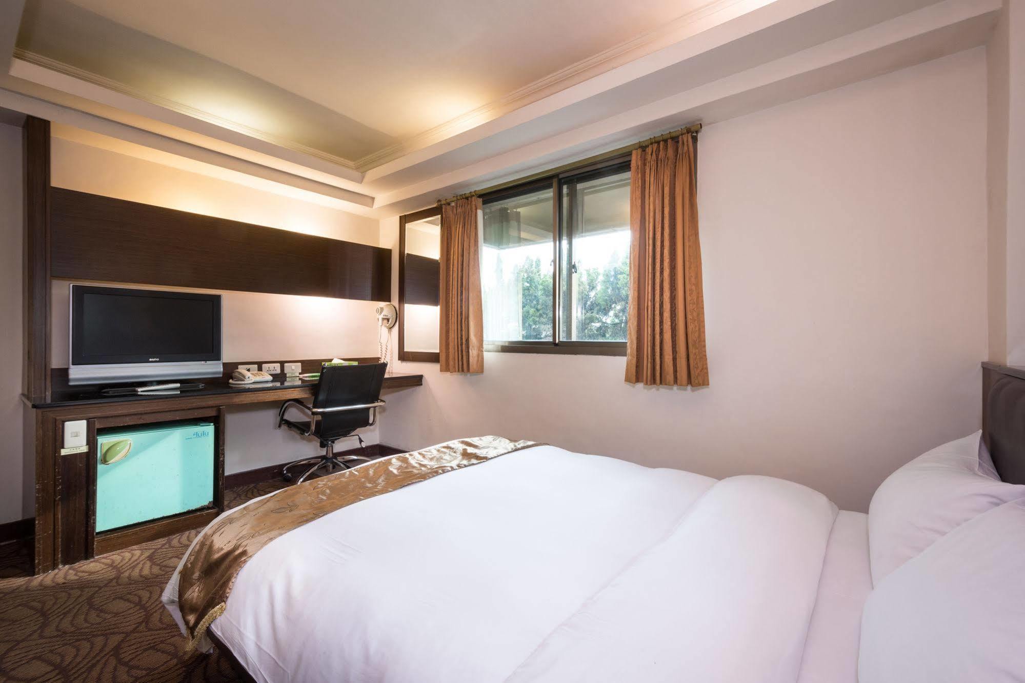 The Enterpriser Hotel Taichung Exterior photo