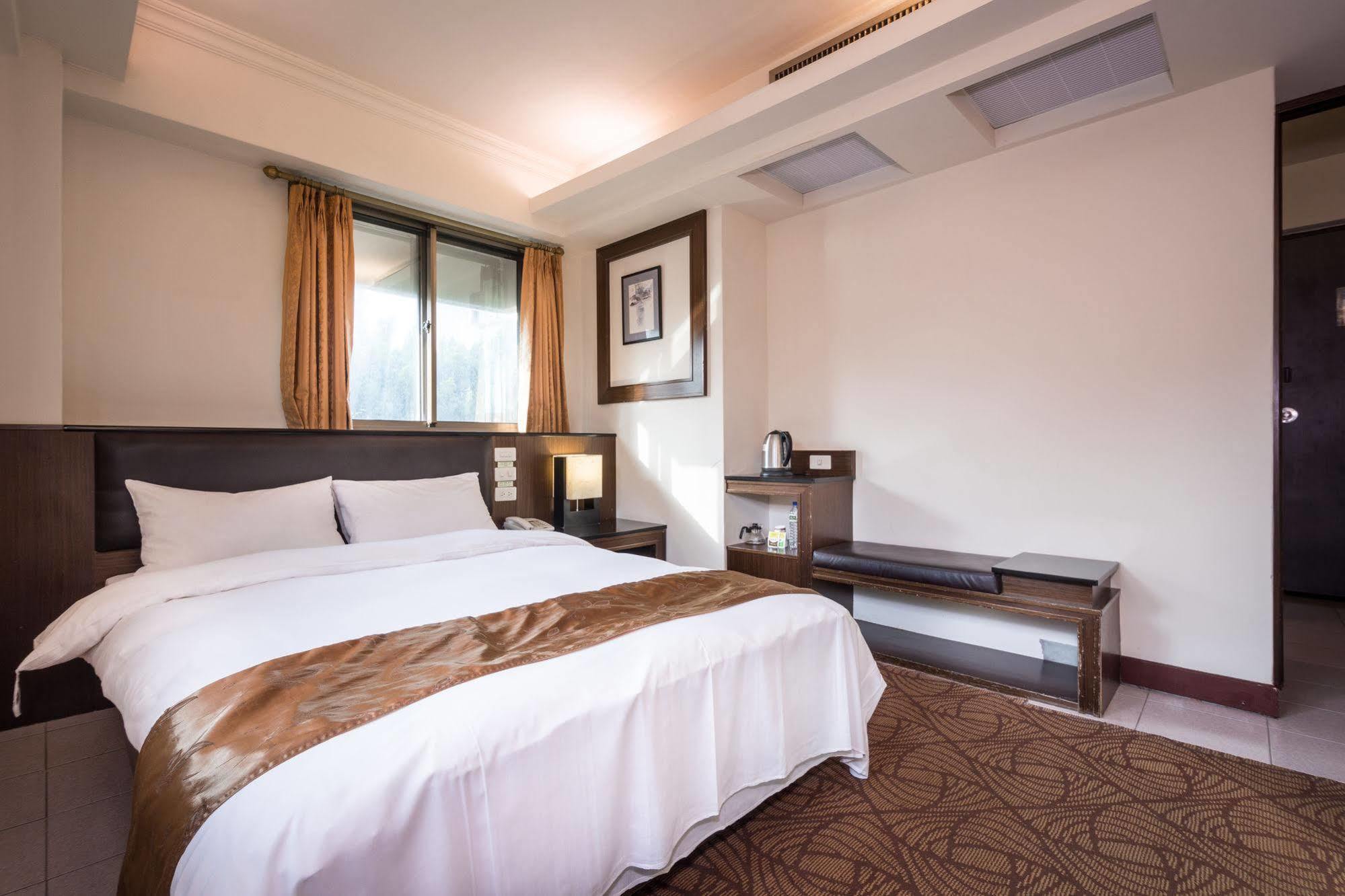 The Enterpriser Hotel Taichung Exterior photo