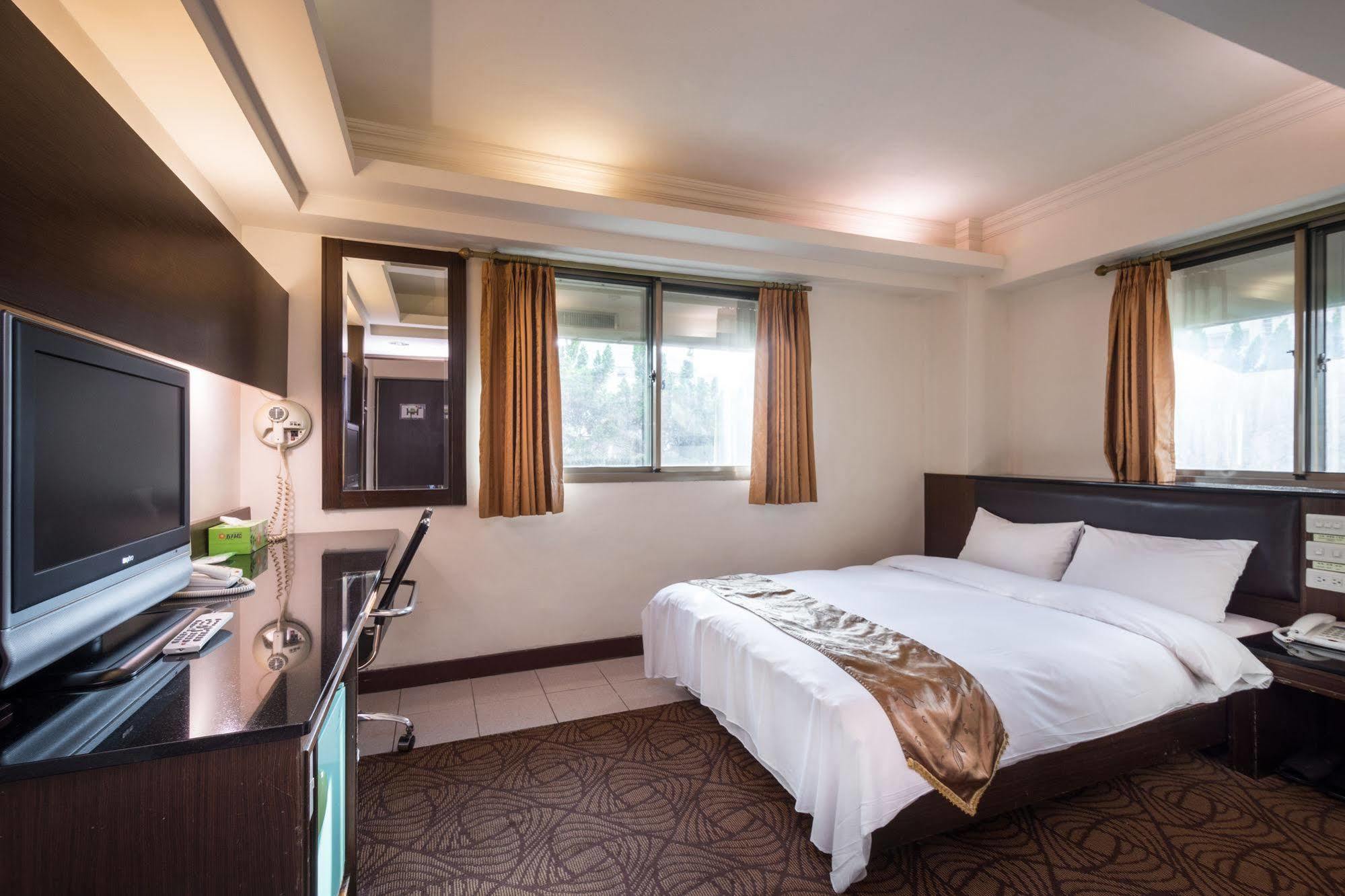 The Enterpriser Hotel Taichung Exterior photo